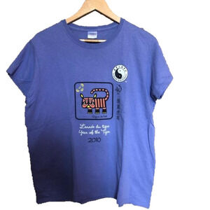 Women’s Vintage 2010 Year of the Tiger Graphic Tee Large